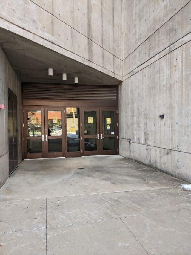 photo of entrance to Hardin Library