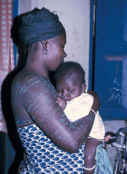 Mother and infant, Techiman, Ghana, 1970 | Dennis Michael Warren Slide Collection