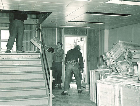 Moving items into Main Library, the University of Iowa, 1951
